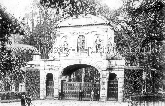 Temple Bar, Theobalds Park, Waltham Cross, Hertfordshire. c.1904